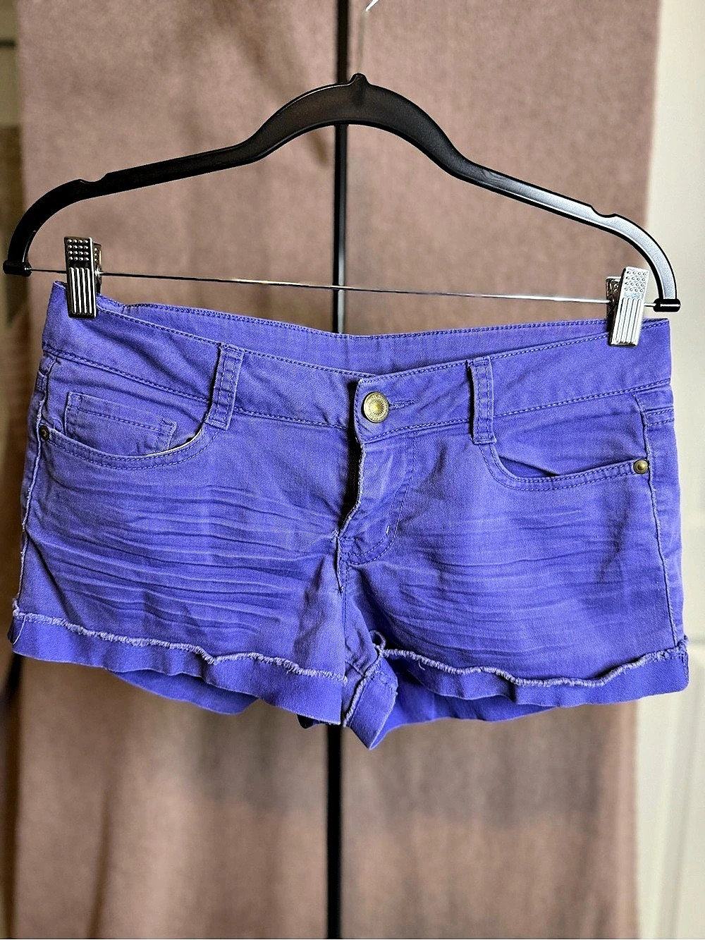 l.e.i. Emma Women’s Size 7 Purple Denim Shorts Low Rise Y2K Cutoff